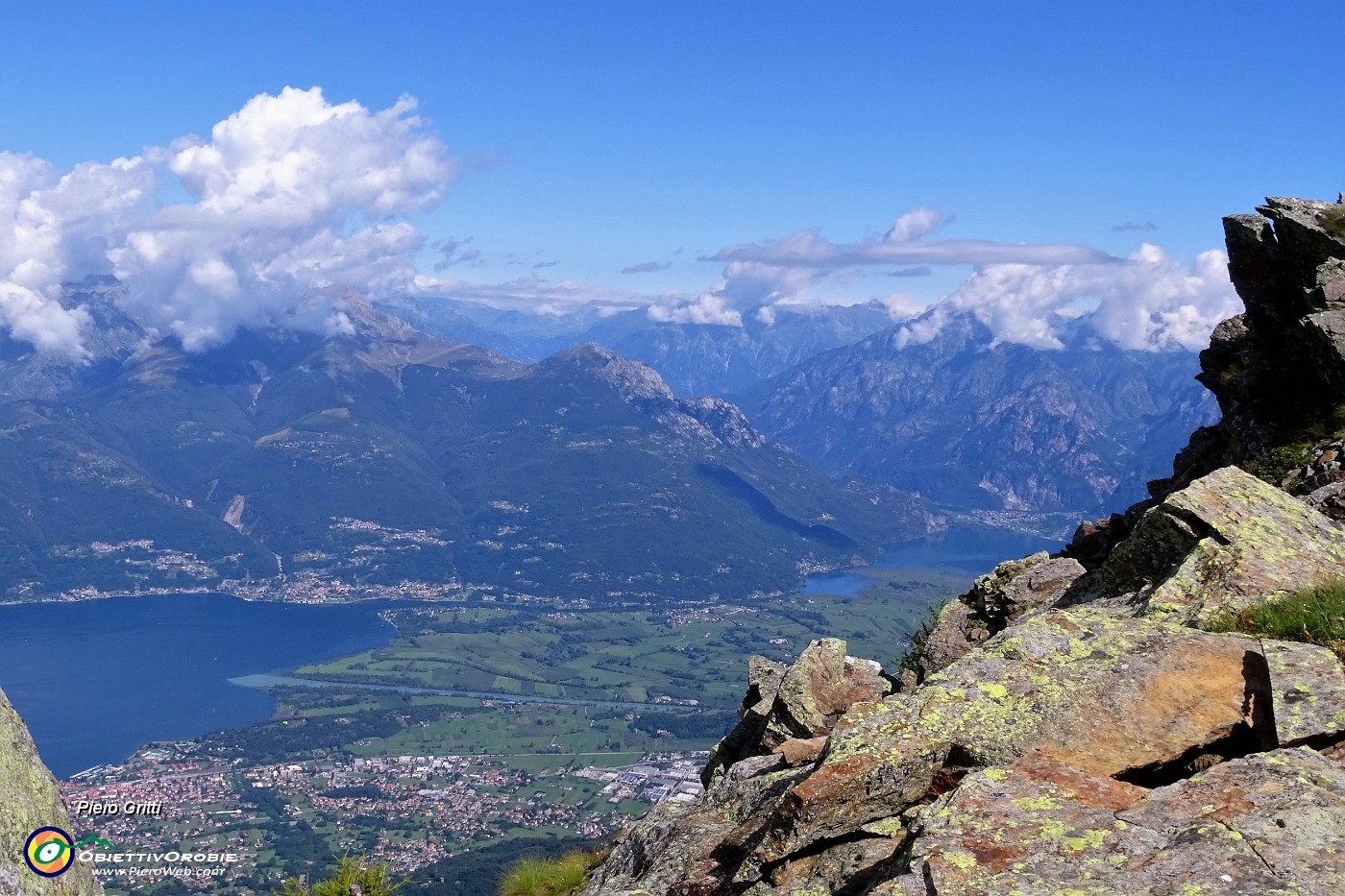 32 Vista sul Pian  di Spagna, laghi, Berlinghera, Sasso Canale....JPG